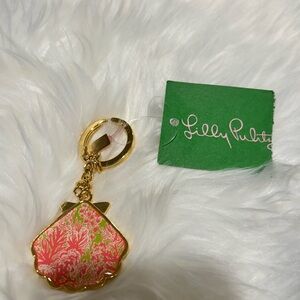 Lilly Pulitzer Shell Yeah Seashell Shaped Keychain Hotty Pink Biggest Fan Print